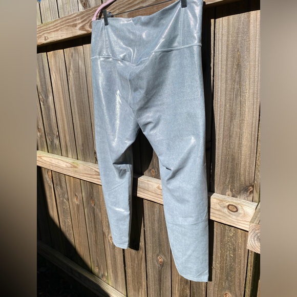 Old Navy Shimmer leggings - Picture 2 of 5